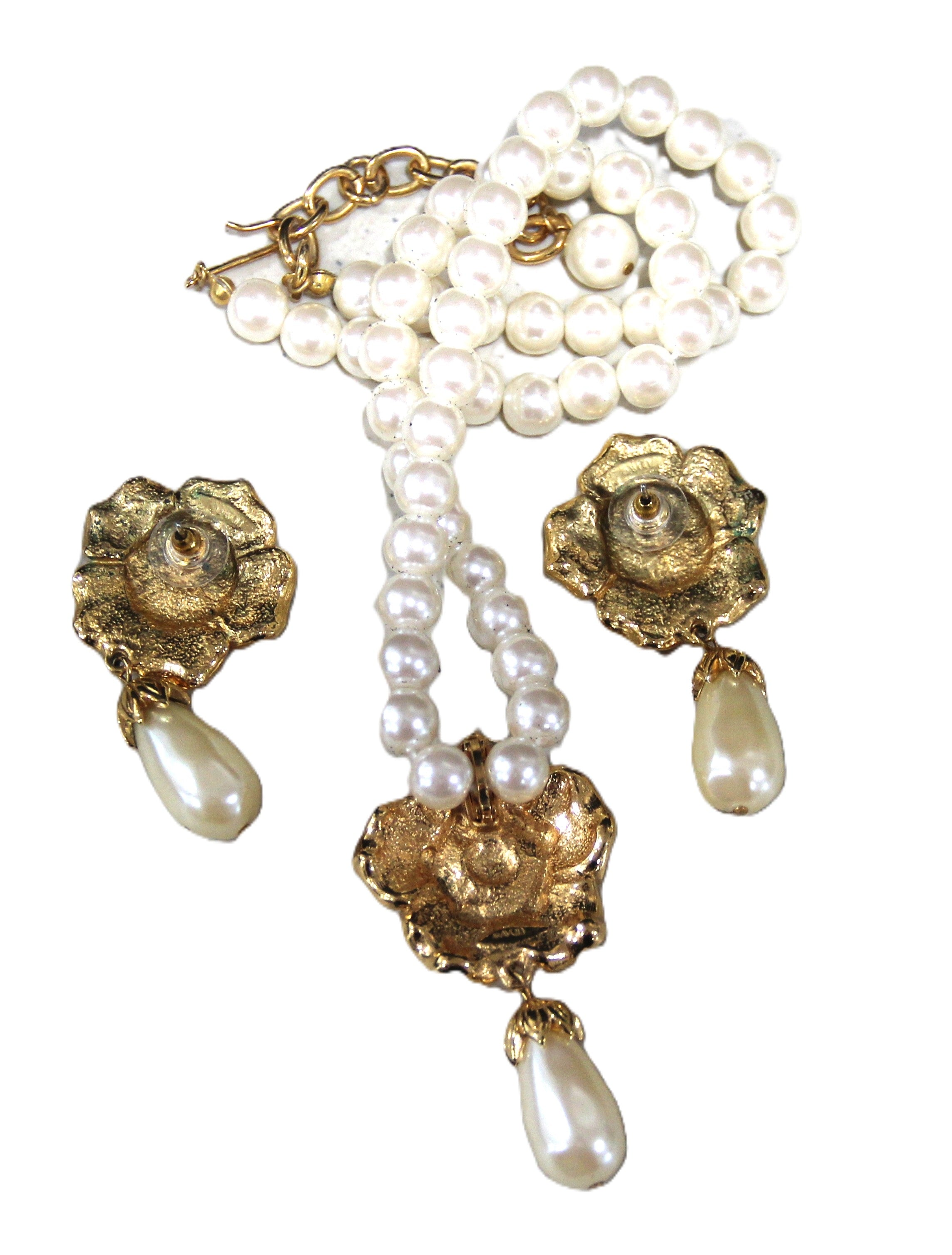 Avon vintage fx pearl flower necklace & earrings set