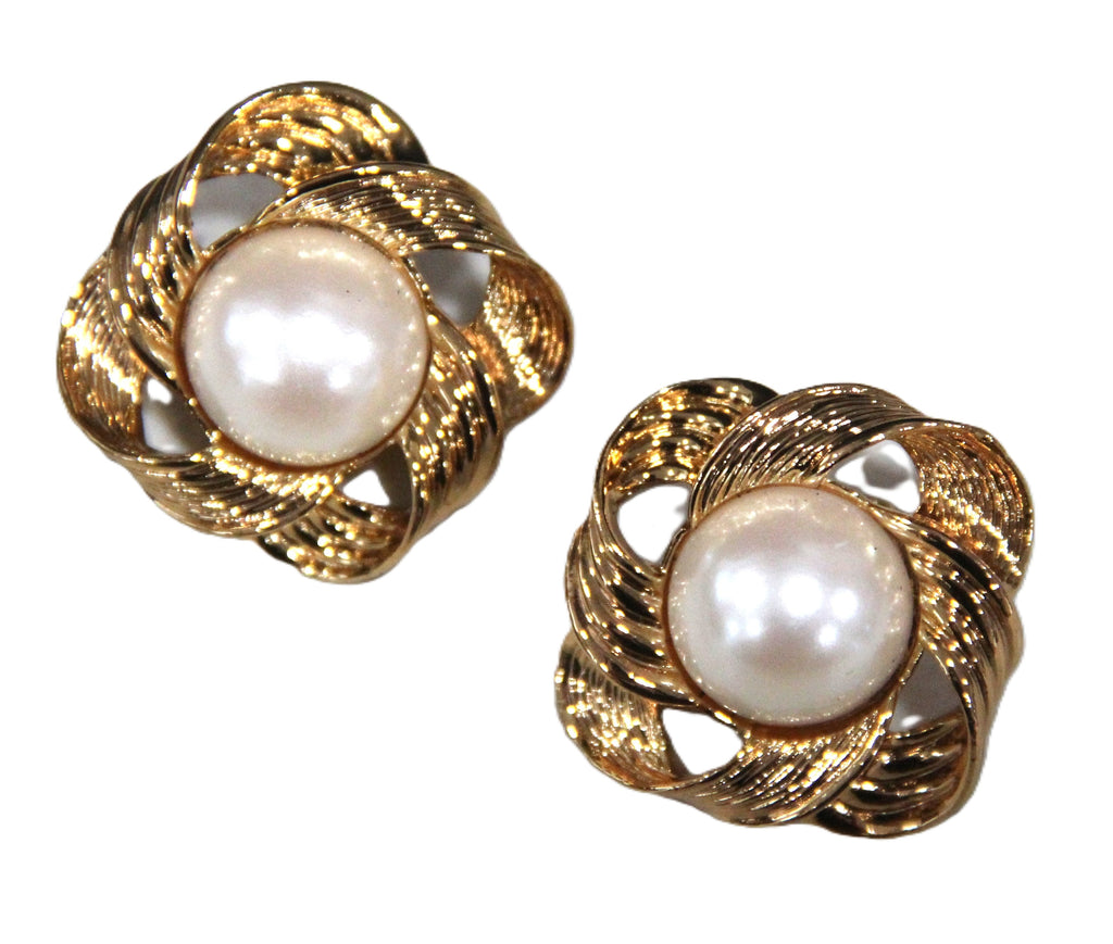 Avon vintage fx pearl earrings