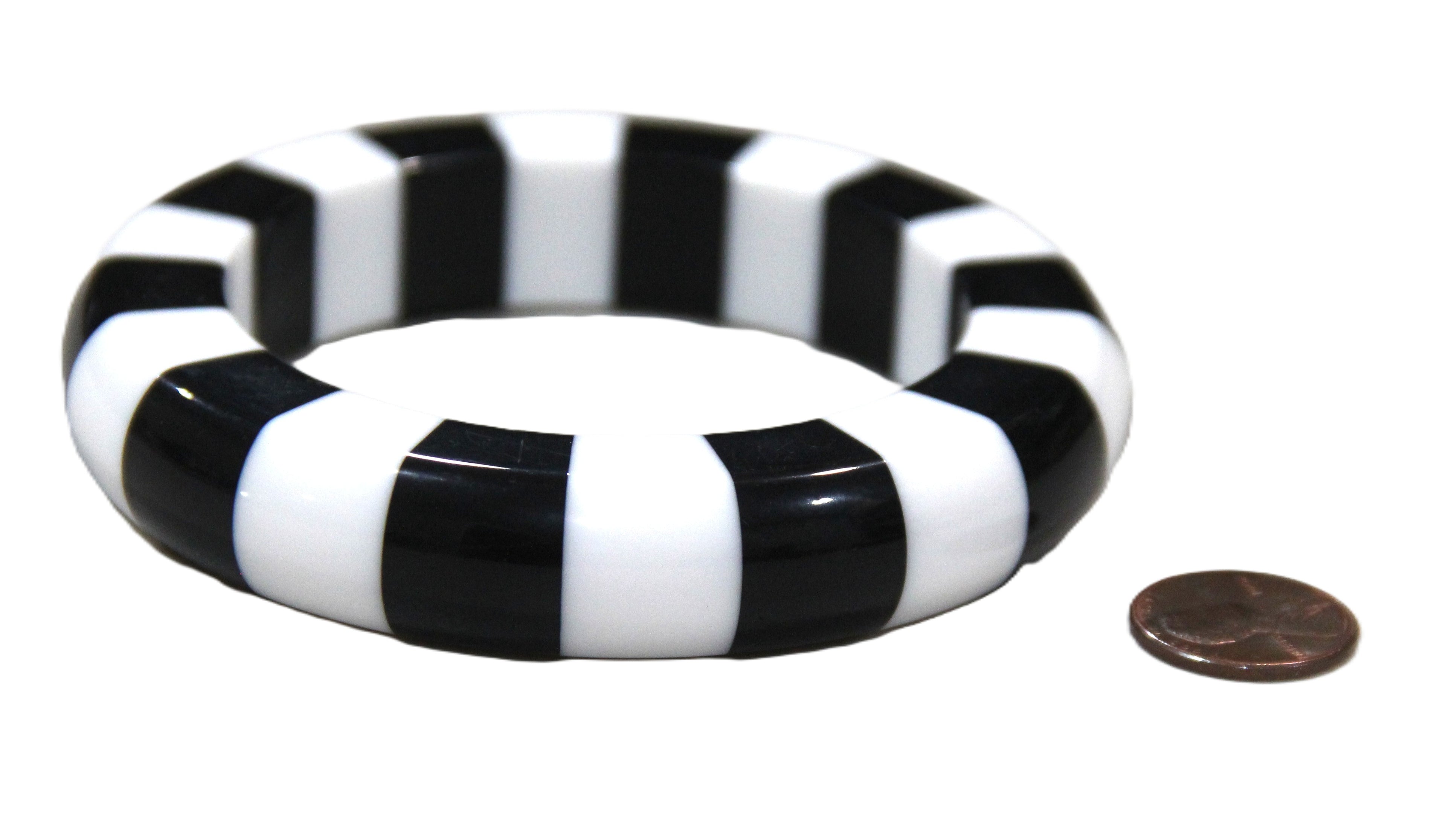 MODERN RESIN BLACK & WHITE STRIPED BANGLE 