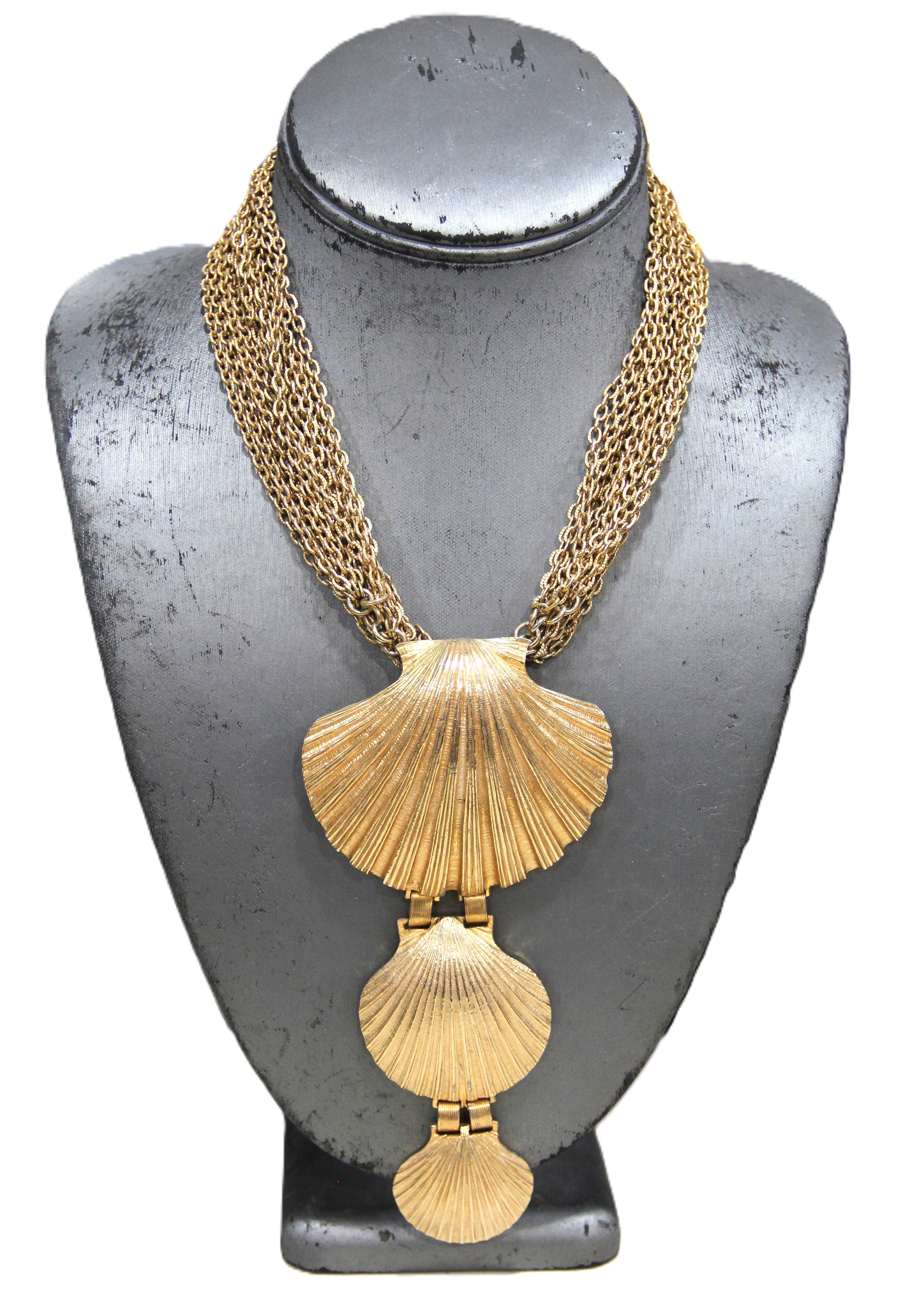 CASTLECLIFF VINTAGE SHELL PENDANT STATEMENT NECKLACE