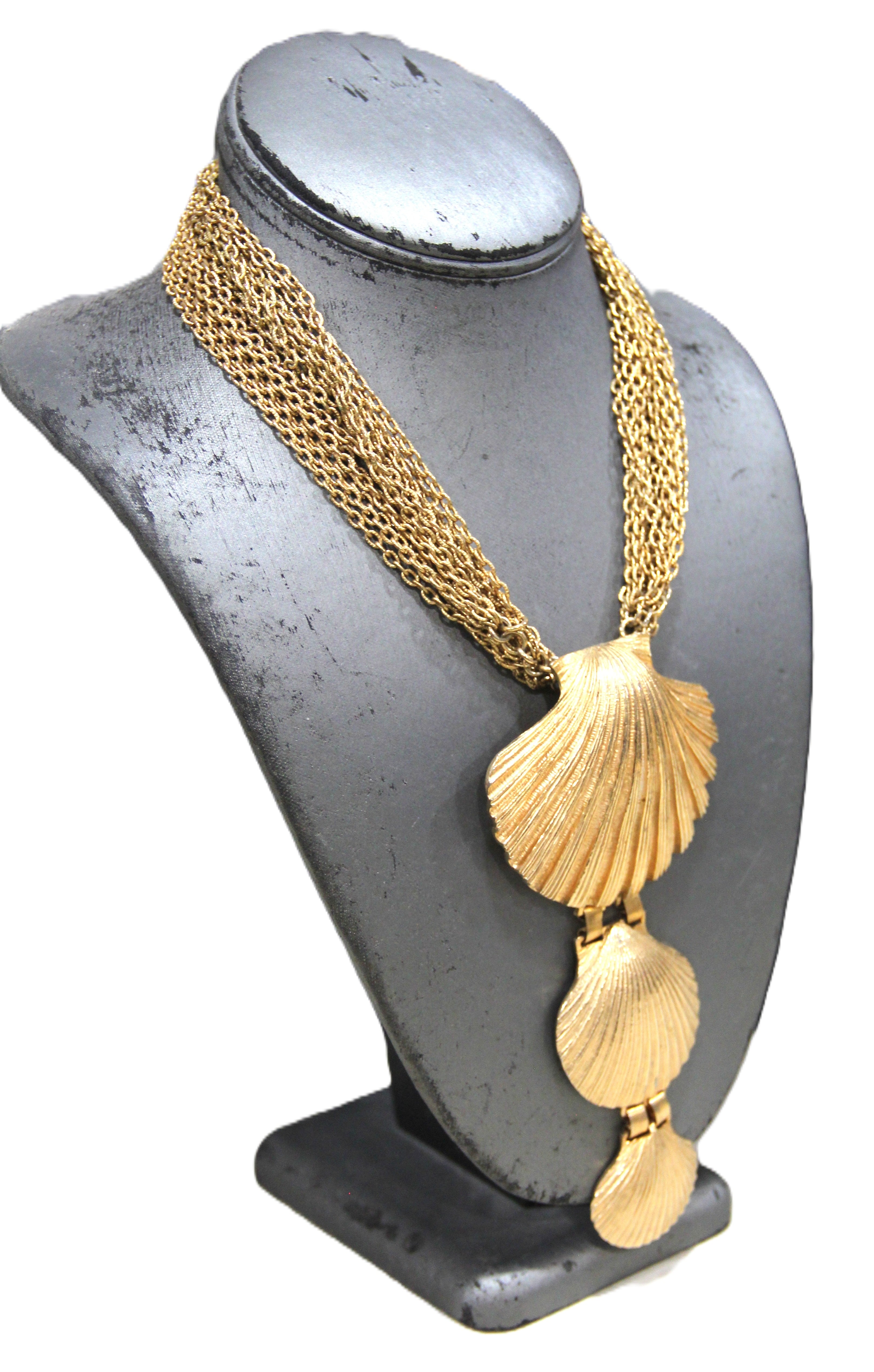 CASTLECLIFF VINTAGE SHELL PENDANT STATEMENT NECKLACE