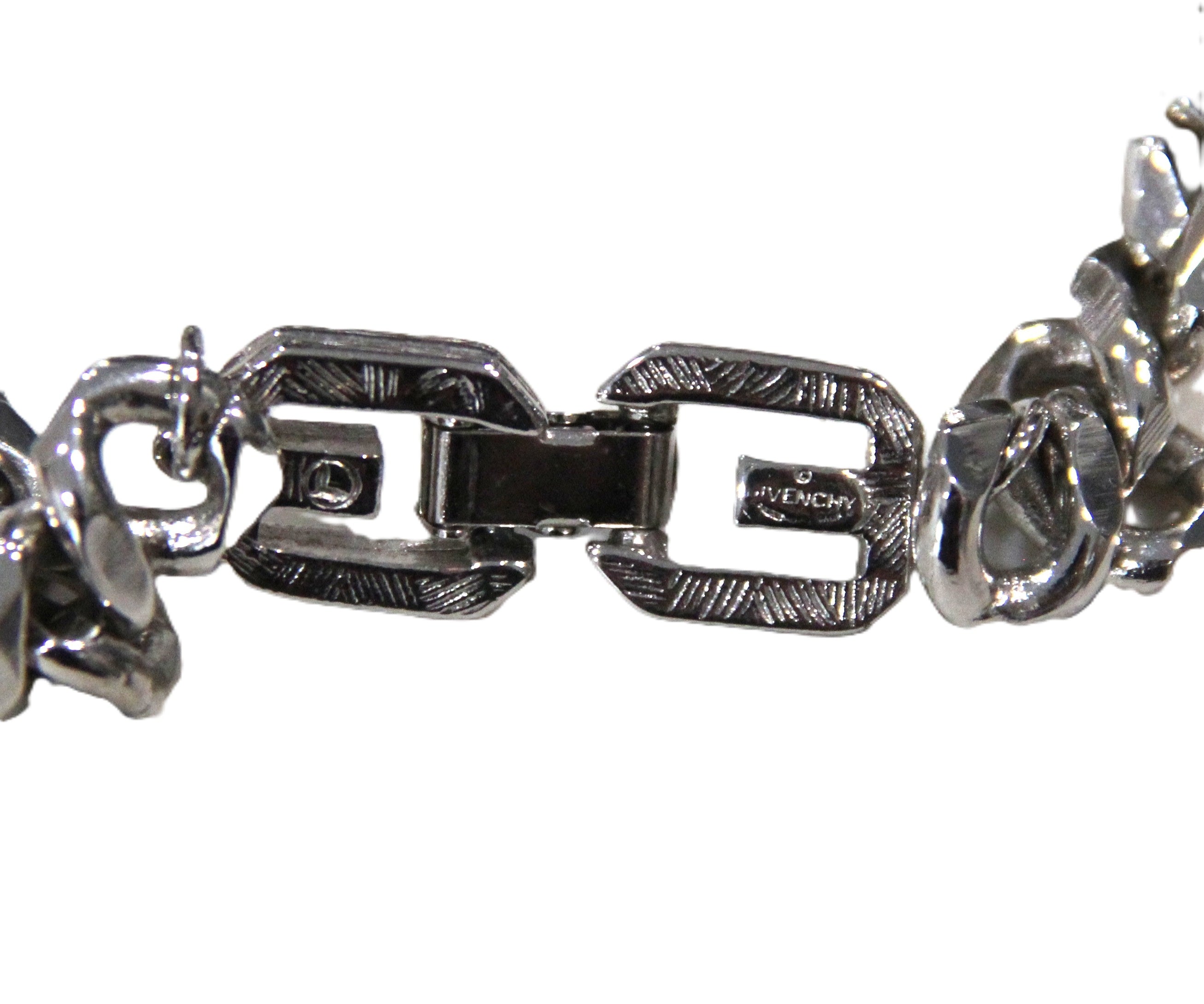 GIVENCHY HEAVY SILVER TONE LOGO CLASP NECKLACE 