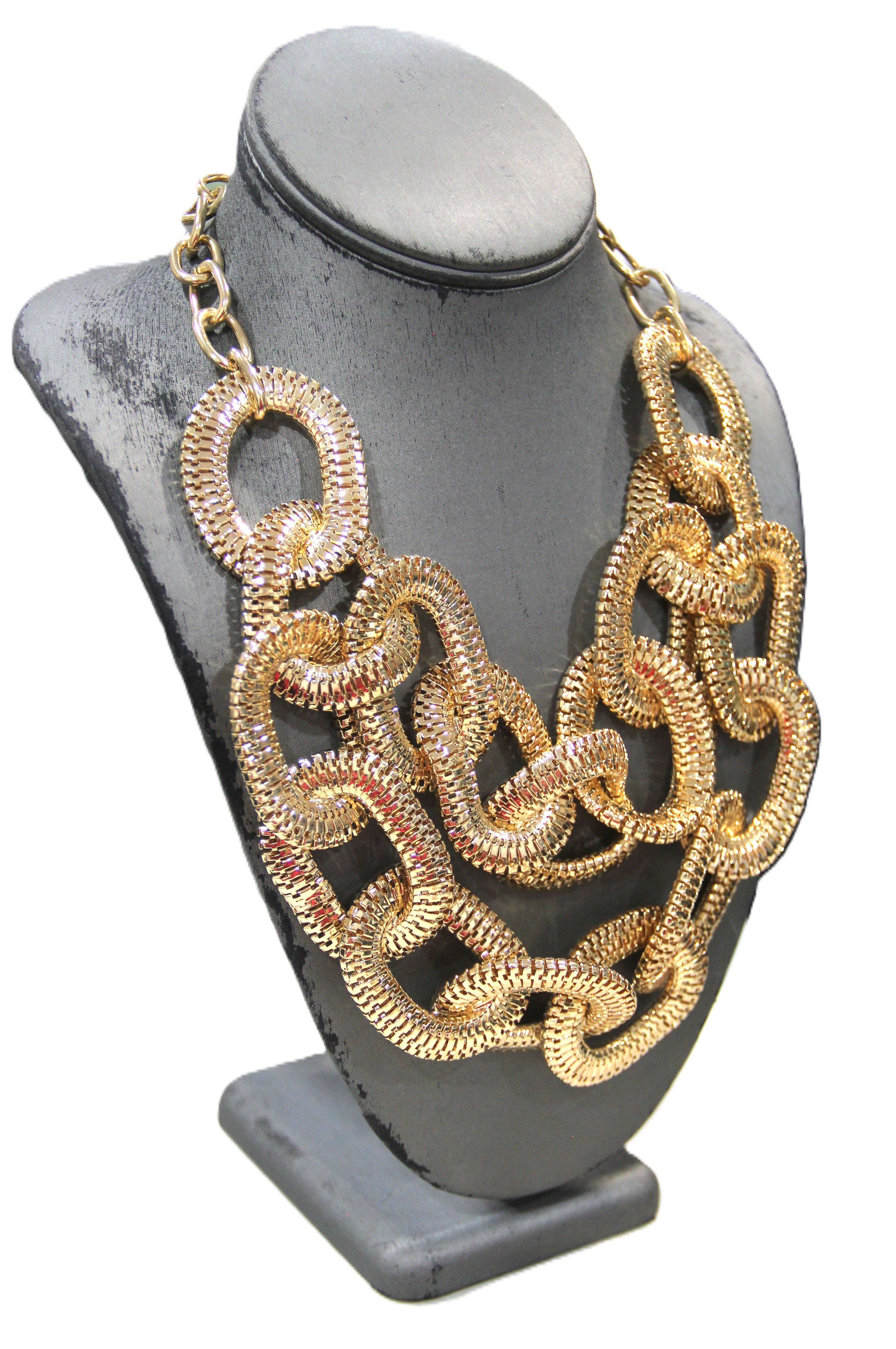 AMAZING OVERSIZED MESH LINK STATEMENT BIB NECKLACE