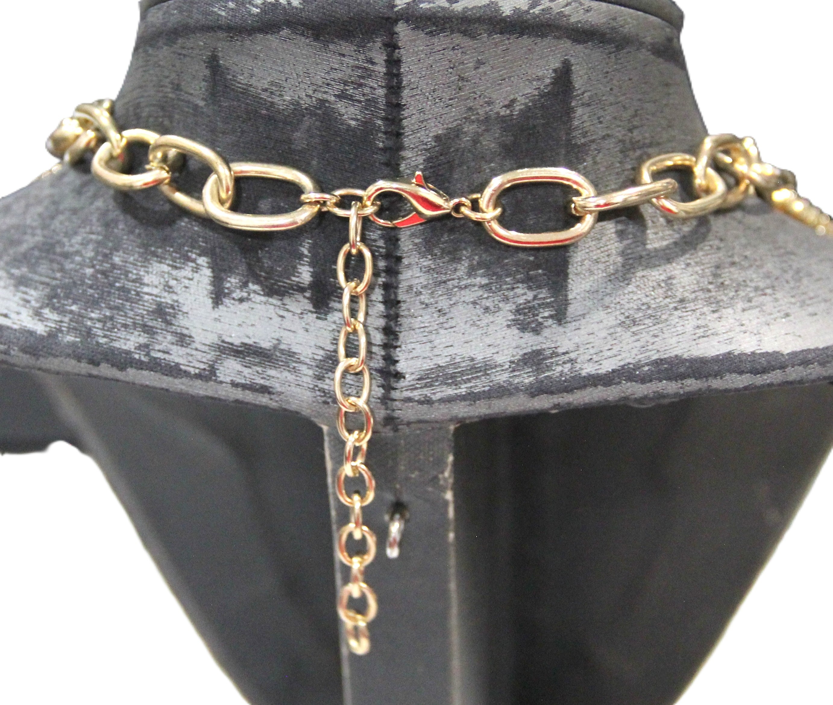AMAZING OVERSIZED MESH LINK STATEMENT BIB NECKLACE