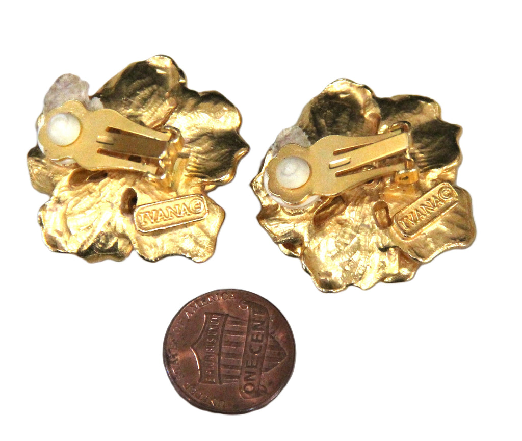 IVANA 1980'S VINTAGE MATTE GOLD FLOWER STATEMENT EARRINGS