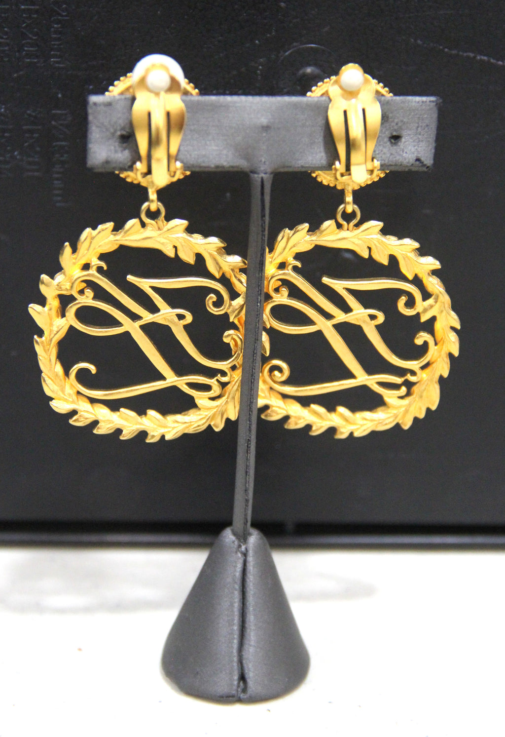 KARL LAGERFELD VINTAGE MATTE GOLD FX PEARL LOGO HOOP EARRINGS