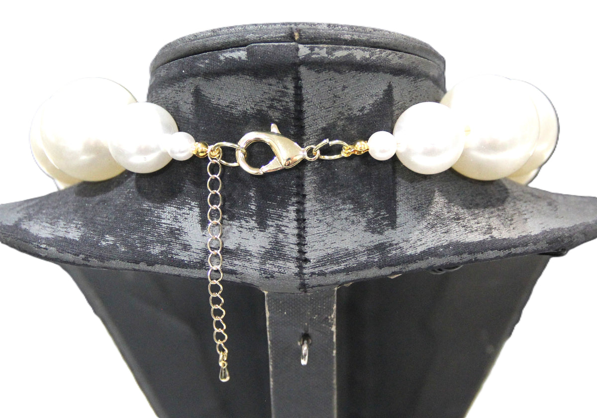 MAXIMALIST JUMBO PEARL & PINK BEAR NECKLACE