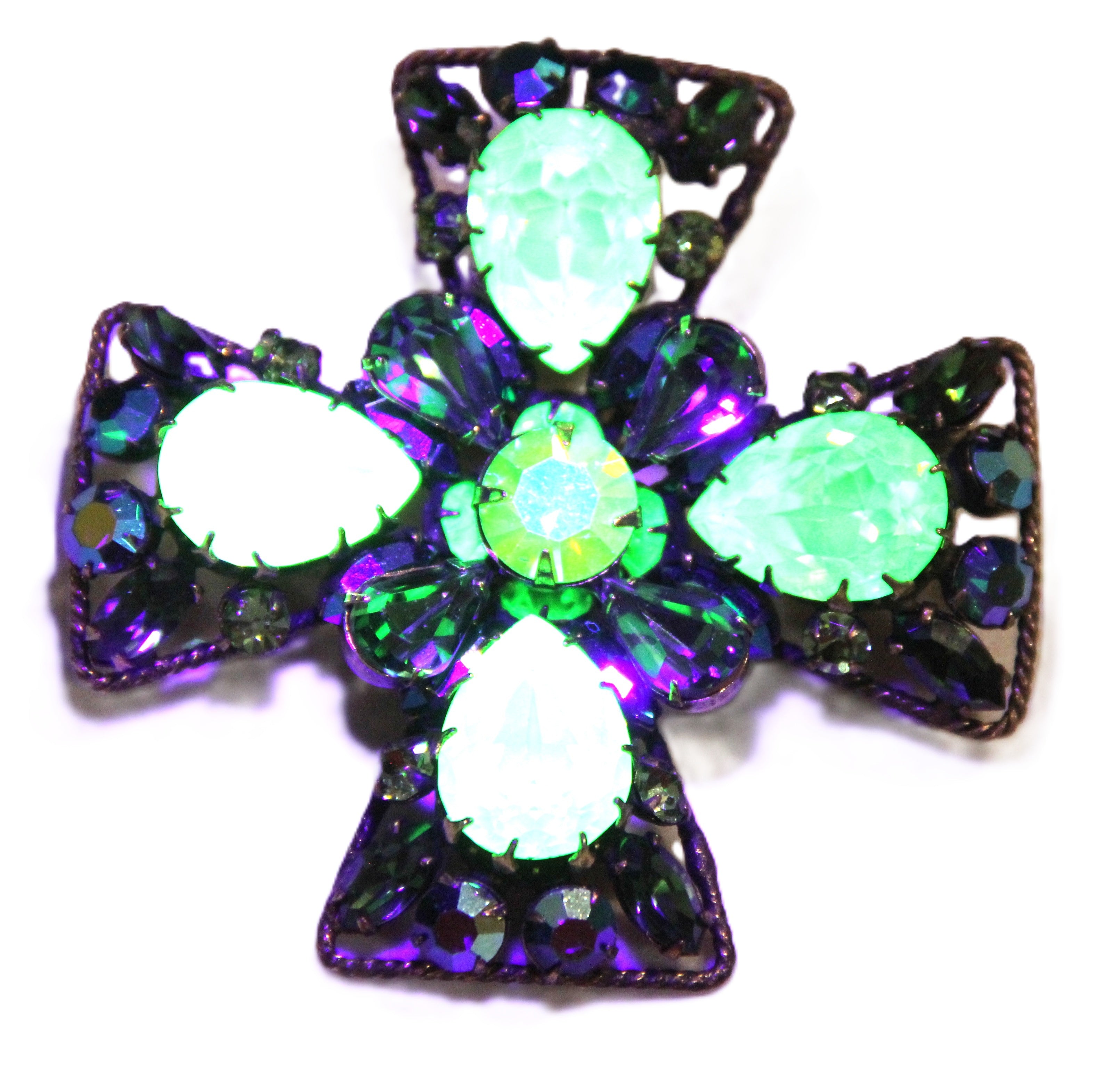 REGENCY VINTAGE URANIUM GLOWING GLASS RHINESTONE MALTESE CROSS BROOCH